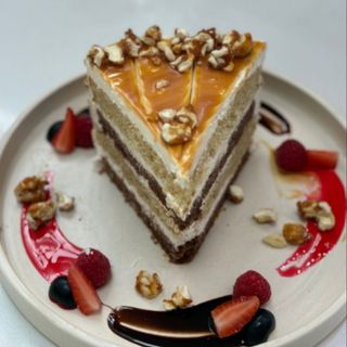 Nutty caramel cake