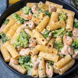 Broccoli chicken pasta 