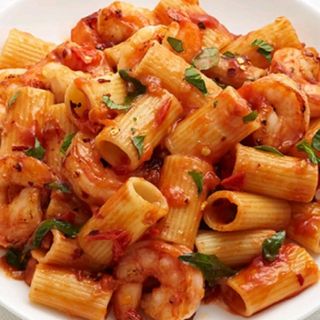 Rigatoni in spicy shrimp 