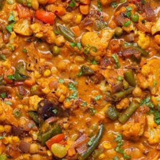 VEGETABLE CURRY(Served with either rice or 2 chapatis)