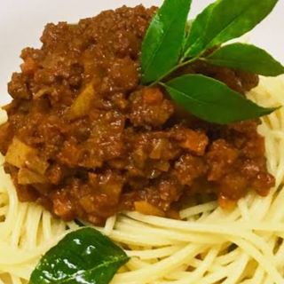 SPAGHETTI & BEEF CURRY. 