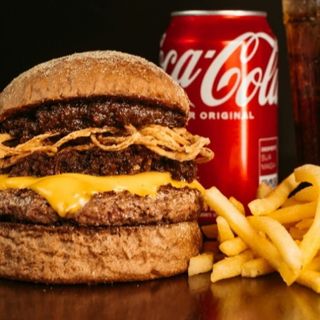 CHEESE BEEF BURGER (comes with chips & soda).