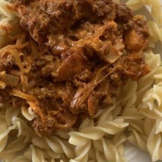 PASTA & BEEF CURRY.