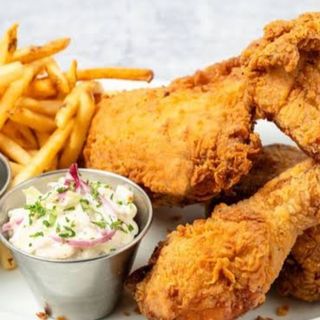 SOUTHERN FRIED CHICKEN & CHIPS(served with fresh salad)