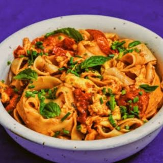 FRIED NOODLES IN TOMATO SAUCE.