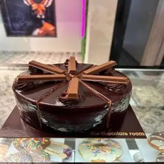 Kit Kat Cake (1 Kg)