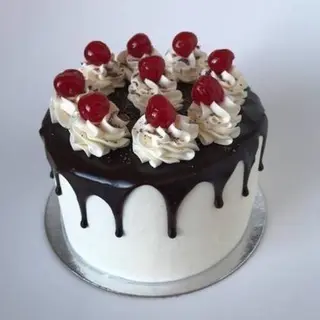 Black Forest Cake (1 Kg)