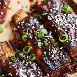 Sweet sticky pork ribs