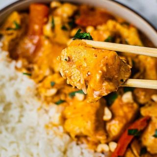 Thai peanut curry chicken With Rice Or Noodles
