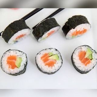 Salmon Futomaki 