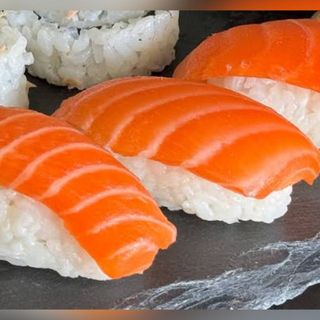 Salmon nigiri 5pcs 