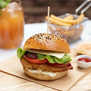 Grilled Chicken Burger + Fresh Juice