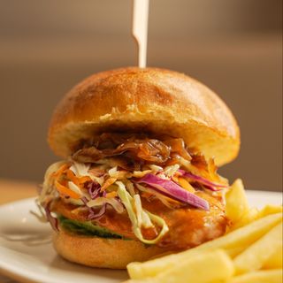 Crispy chicken burger