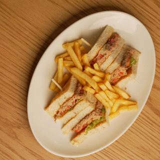 Classic TUNA Sandwich