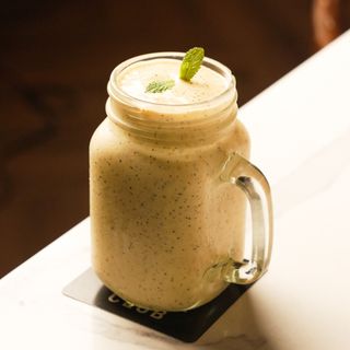 Chia granola smoothie