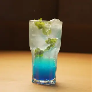 Blue lagoon mojito