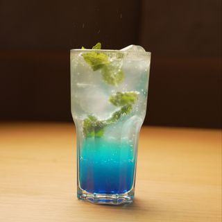 Blue lagoon mojito