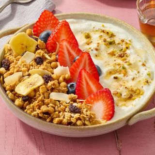 Yoghurt & granola bowl