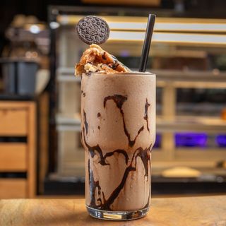 Artisan Shake With Oreos & Waffles