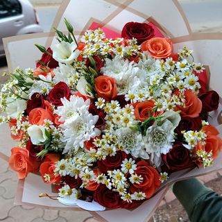 Cheerful mix of rose's & mum's bouquet