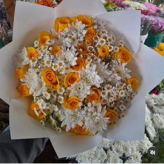Rosy Whisper Premium Bouquet