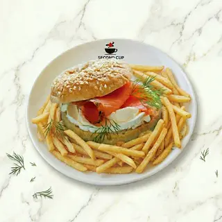 Smoked Salmon Bagel with Chips