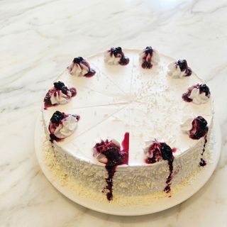 Berry Dream Cake Whole