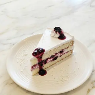 Berry Dream cake Slice