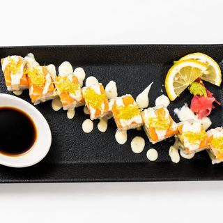 LEMON SALMON CALIFORNIA ROLL