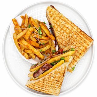 CHICKEN CLUB SANDWICH