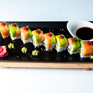 SALMON RAINBOW ROLL