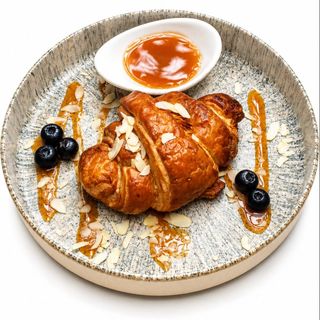ALMOND CROISSANT
