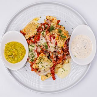 CHICKEN LOADED NACHOS