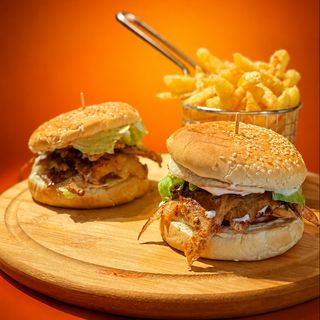 Twin Shawarma Burger + Chips