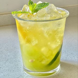 Hand-Shaken Grape Lemon Tea