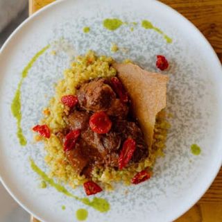 Говяжья шея в собственном соку с булгуром