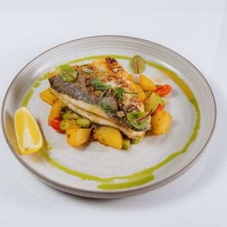 Рыбы дорадо с овощным гарниром