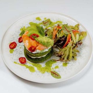 Шпинатные оладьи  с семгой и авокадо