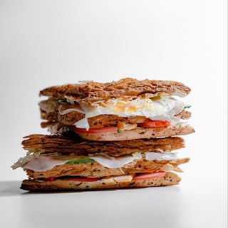 Клаб-сэндвич с курицей и картофелем фри (350 гр.)