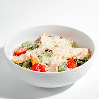 Салат "Цезарь" с курицей (280 гр.)