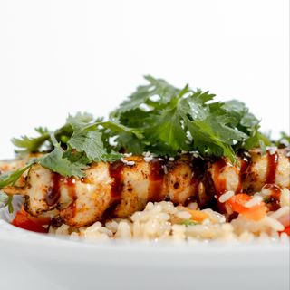 Шашлычки из курицы с рисом и овощами (370 гр.)