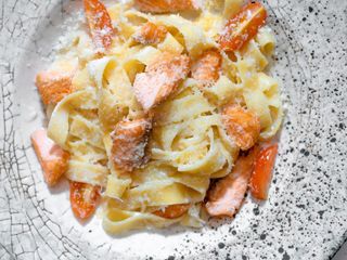 Паста с форелью в сливочном соусе (350 гр)