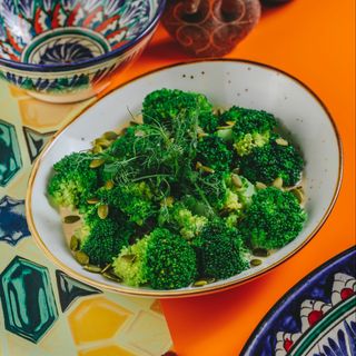 Брокколи под кунжутным соусом ( 320 гр.)