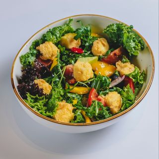 Салат с жареным сыром от бренд-шефа (410 гр.)