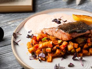 Форель с овощами рататуем и икорным соусом