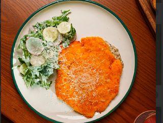 Шницель из цыпленка с салатом из овощей (265 гр.)