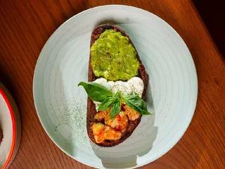 брускетта с креветками и гуакамоле (210 гр.)