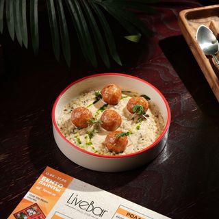 Паста птитим с куриными котлетами