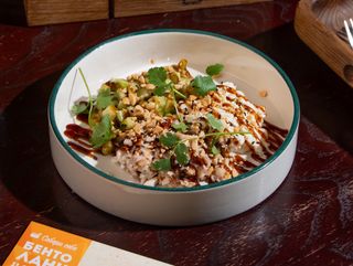 Тартар с угрем и сыром страчателла