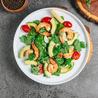 Салат с креветками и авакадо